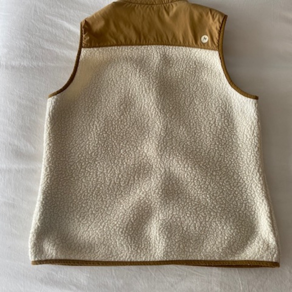 Marmot Women's Wiley Sherpa Fleece Vest. XL. White/Tan. Very good condition. - Picture 3 of 9